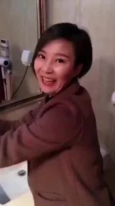 阿姨真的好骚啊～