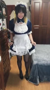 黑丝女仆母狗口交