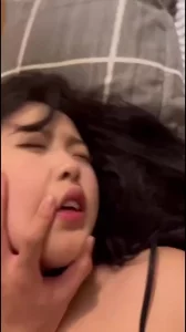 被自己眼睛男友大屌插到求饶