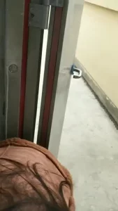 老板的妹妹在楼梯