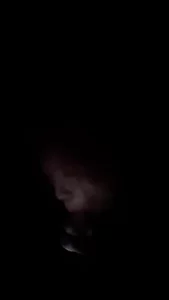 母狗一边玩手机一边深喉