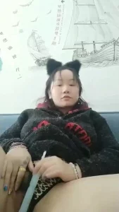 【雨哥91】李玟艳是个骚逼，各种淫荡姿势插逼水流不止！