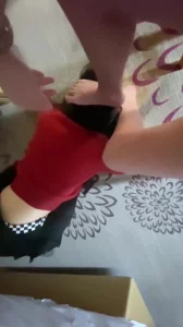 一只喜欢舔脚跪舔耳光深喉的婊子母狗