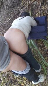 你操得我没力了，在野外好刺激待会射给我，又一次野战内射骚妈丽姐