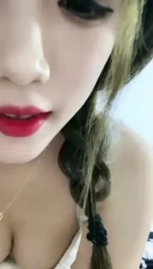 【章哥经典】裸聊指挥小骚货用大号假阳具插逼1