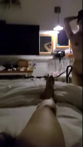 刚结婚不久的少妇趁老公出差约前男友来婚房操逼