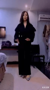 41岁苗族美熟特意飞来南京开好房找我艹！还不忘跳个舞诱惑下我！